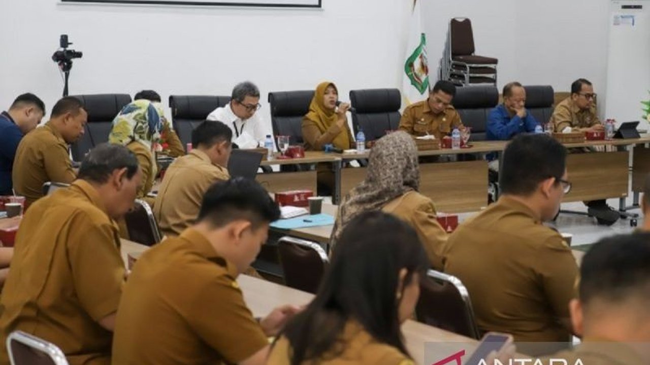 Pemerintah Kota Pematangsiantar menggelar pasar murah dan razia pasar untuk memastikan keterjangkauan harga bahan pokok bagi masyarakat jelang Ramadhan 2025.