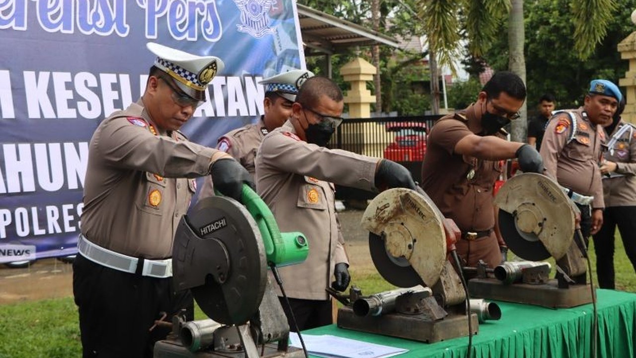 Polres Bungo Musnahkan 148 Knalpot Brong: Tindakan Tegas untuk Kenyamanan Publik