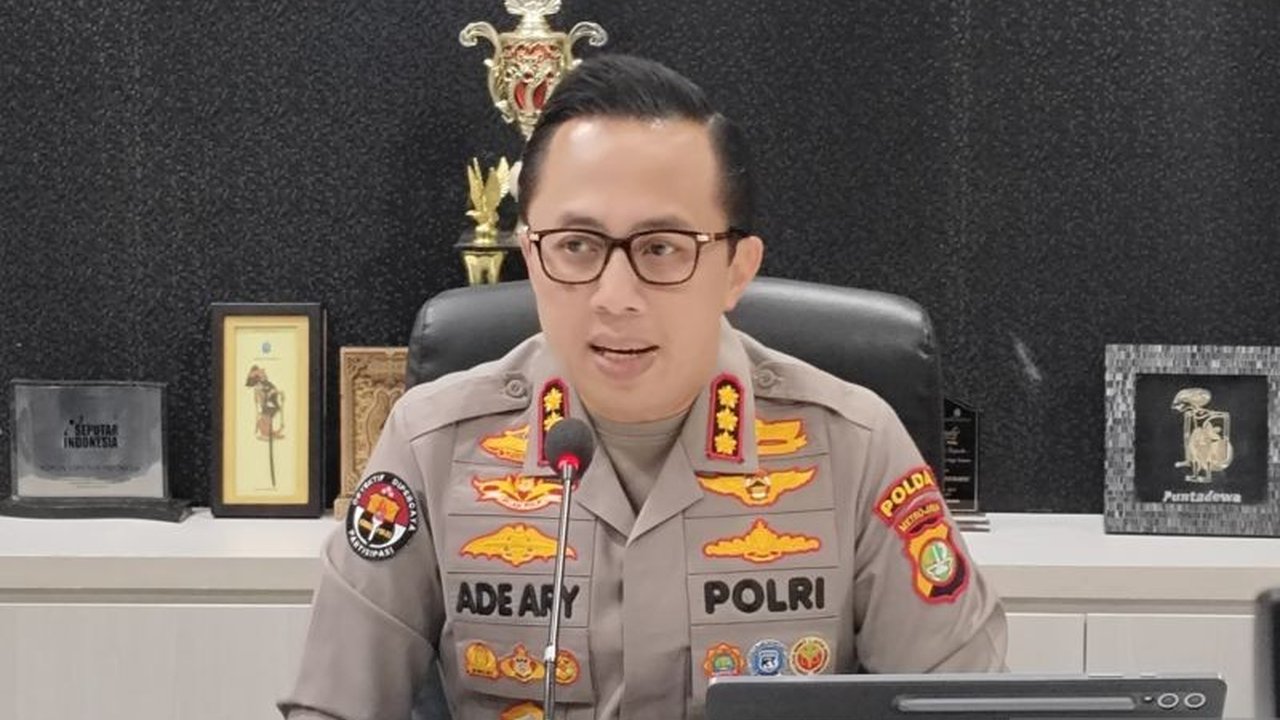 Seorang pria berusia 27 tahun ditemukan meninggal dunia di Bekasi Barat diduga karena depresi akibat kecanduan judi online.
