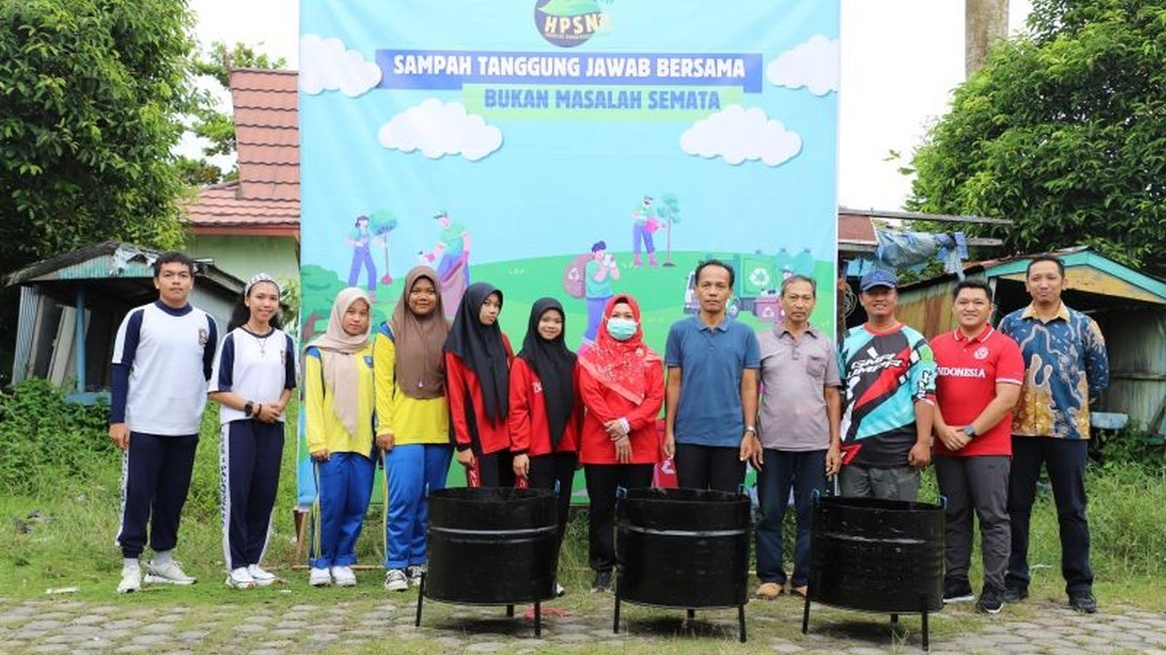 FT UMPR Libatkan Siswa SMA Palangka Raya dalam Pengelolaan Sampah: Bangun Kesadaran Lingkungan