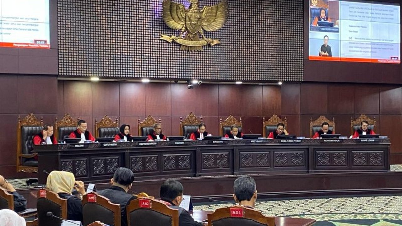 Mahkamah Konstitusi (MK) memerintahkan Pemungutan Suara Ulang (PSU) Pilkada Banjarbaru 2024 dengan mekanisme kotak kosong setelah menilai pilkada sebelumnya tidak demokratis.