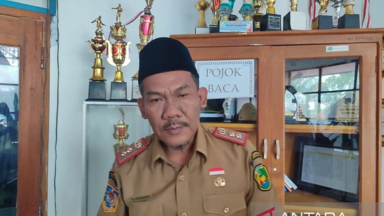 Pemerintah Kota Bengkulu melarang sekolah menjual LKS dan buku, dengan ancaman pemecatan bagi kepala sekolah yang melanggar.