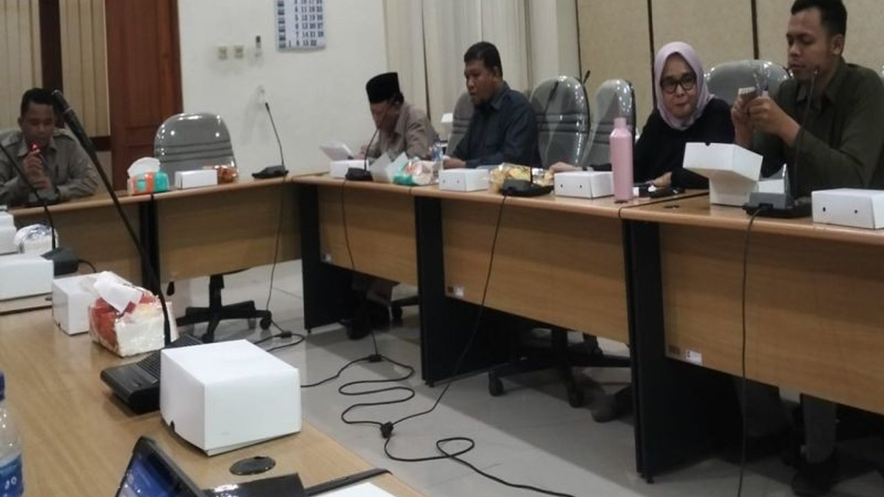 DPRD Kulon Progo mendesak Pemkab segera mitigasi dampak penghapusan DTKS dan evaluasi program pengentasan kemiskinan, karena angka kemiskinan masih tinggi dan banyak warga kehilangan bantuan sosial.