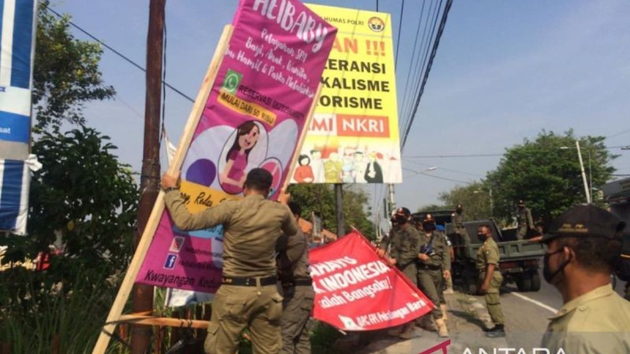 Pemerintah Kota Pekalongan gencar menertibkan 1.633 papan reklame ilegal dan membahayakan di tahun 2024 dan ratusan di awal 2025, demi keindahan dan keselamatan warga.