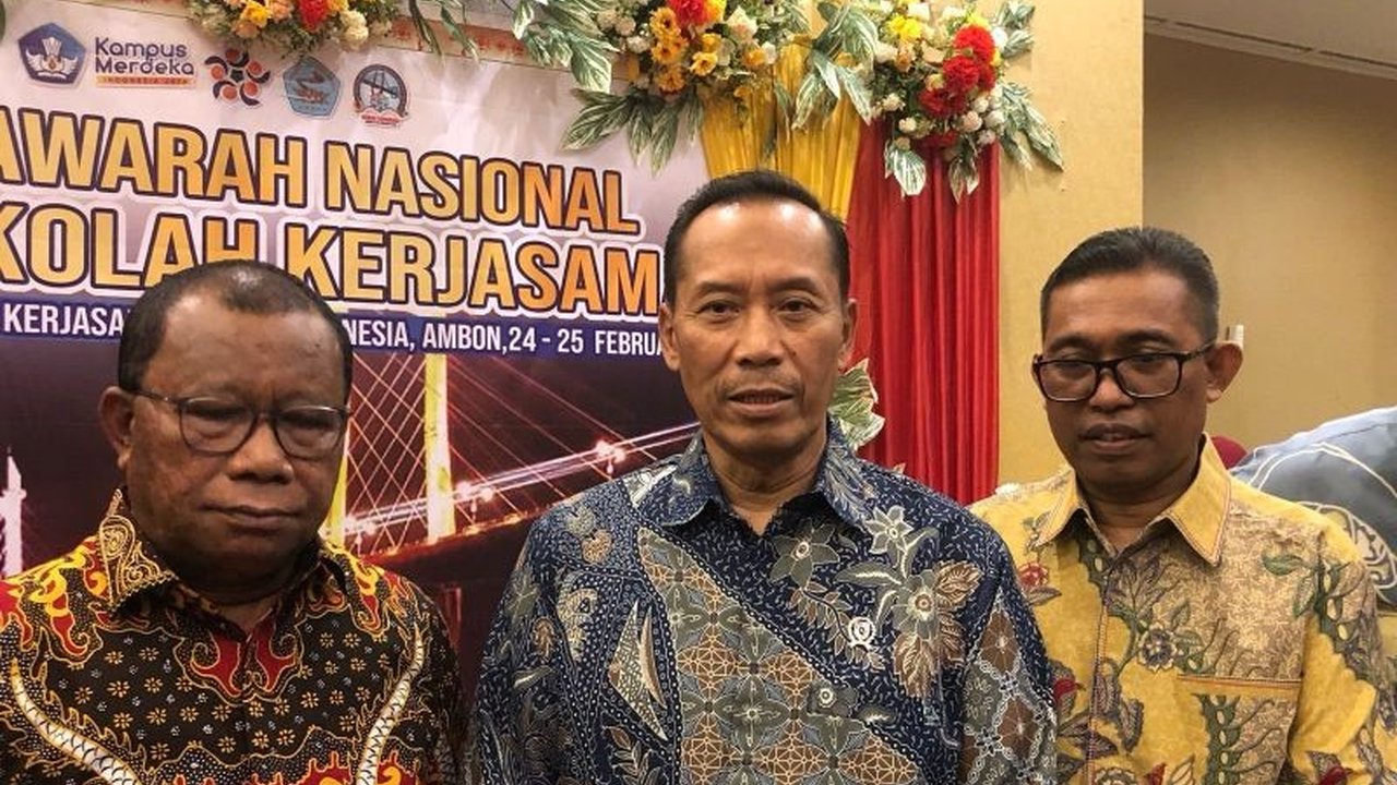Kemendikbudristek mendorong kerja sama antar perguruan tinggi di Indonesia untuk meningkatkan kualitas SDM dan mendukung visi Indonesia 2045, khususnya dalam menghadapi bonus demografi.