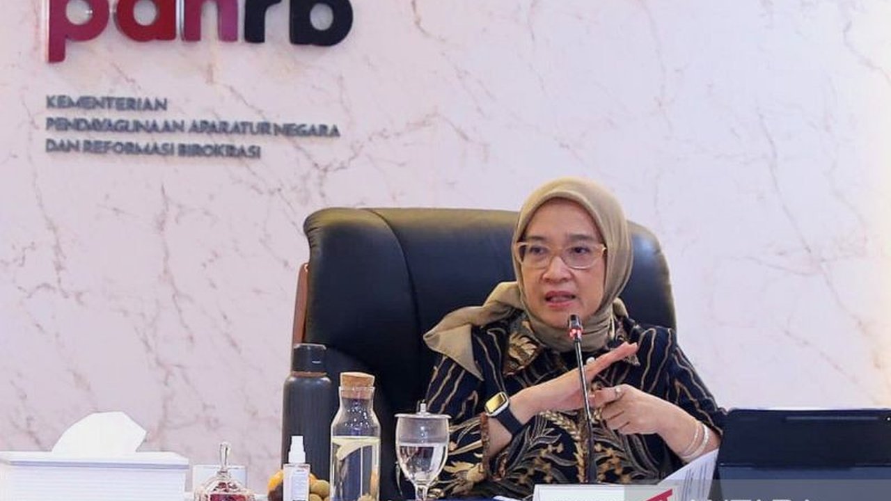 Kementerian PANRB melakukan penyesuaian pola kerja fleksibel atau FWA untuk meningkatkan produktivitas ASN, efisiensi anggaran, dan pelayanan publik yang optimal, sesuai Perpres Nomor 21 Tahun 2023 dan PP Nomor 94 Tahun 2021.