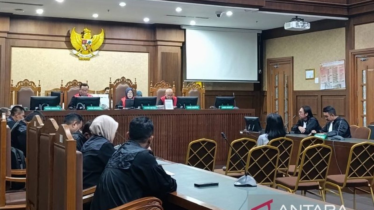 Majelis hakim Pengadilan Tipikor Jakarta menolak eksepsi penasihat hukum dan ibunda Ronald Tannur terkait kasus dugaan suap pengondisian kasus pembunuhan Ronald Tannur, menilai dakwaan penuntut umum sudah cermat, jelas, dan lengkap.