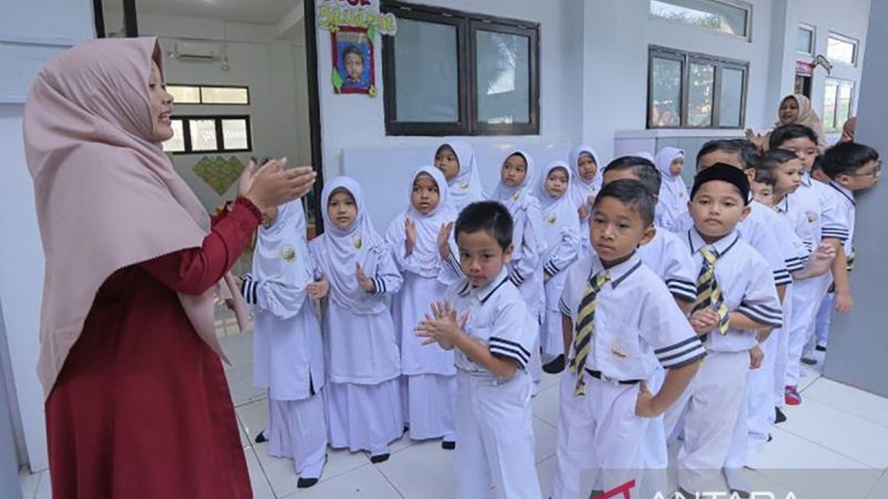 Balai Bahasa Provinsi Aceh (BBPA) akan memperluas program revitalisasi bahasa Aceh ke Kabupaten Aceh Barat dan Bireuen pada tahun 2025 untuk mencegah kepunahan bahasa daerah tersebut.