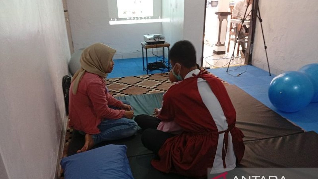 Sentra Satria Baturraden di Banyumas, Jawa Tengah, memberikan layanan terapi gratis bagi penyandang disabilitas sebagai bagian dari program Atensi Kemensos, mencakup perawatan di klinik dan kunjungan rumah.