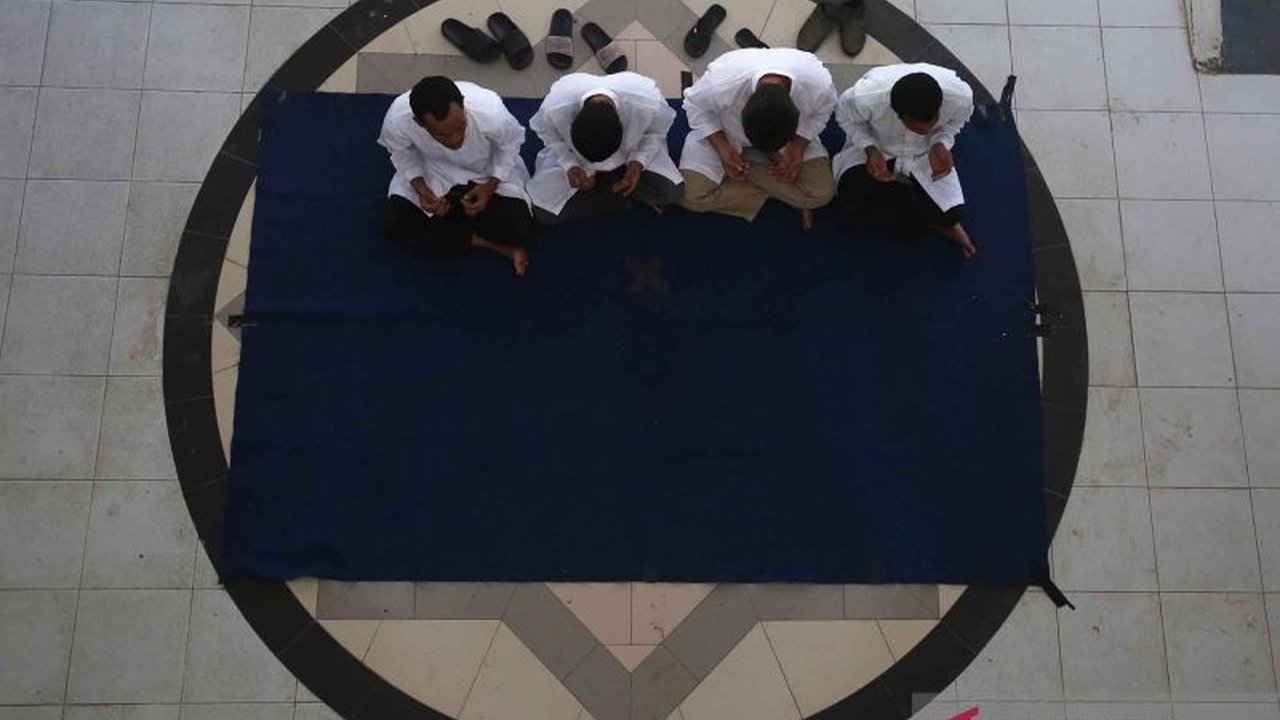 Sebanyak 11 kasus judi online berhasil diungkap Polres Nagan Raya hingga Februari 2025, dengan 19 tersangka diamankan dan terancam hukuman cambuk atau penjara.