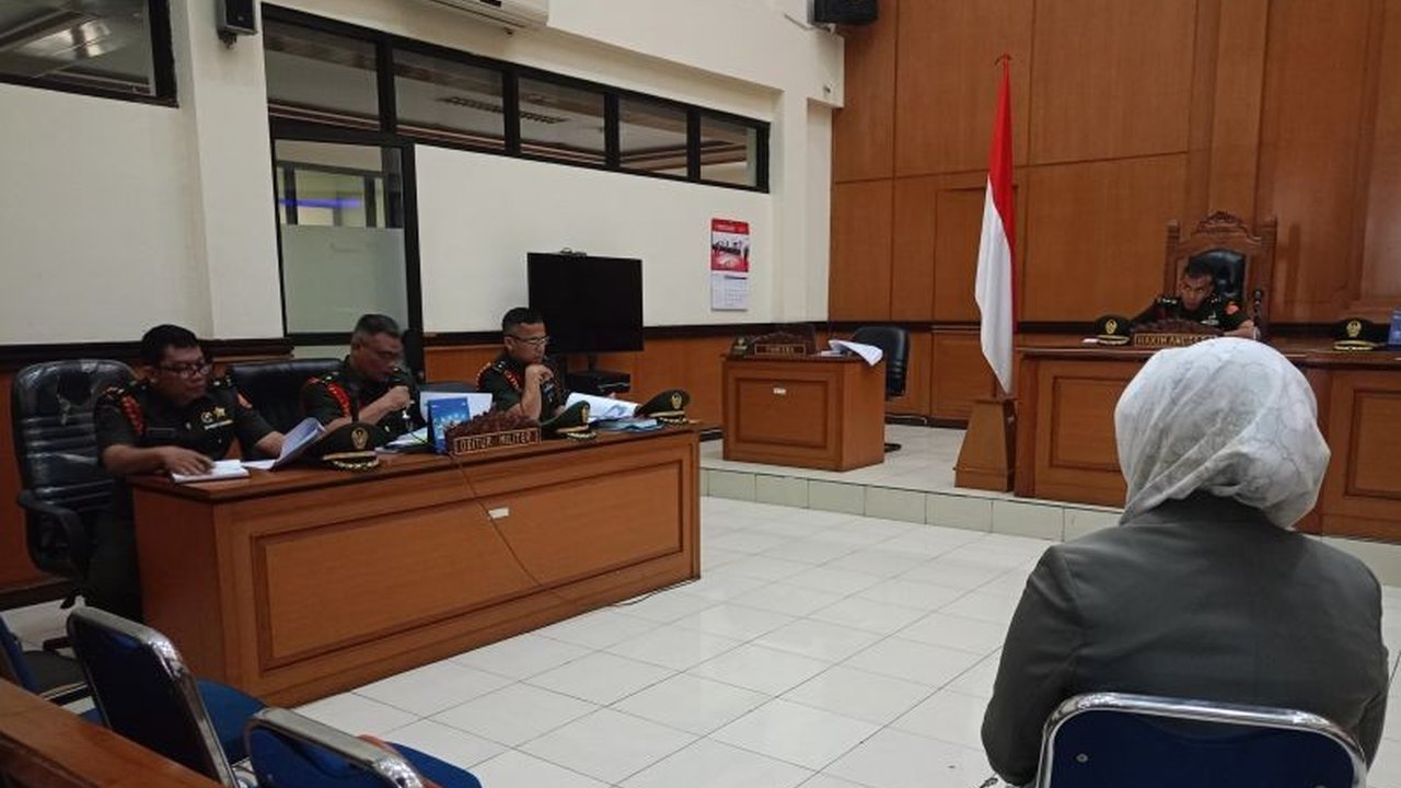 Dokter forensik mengungkap pemilik rental mobil Ilyas Abdurrahman ditembak dari jarak lebih dari 60 cm, berdasarkan temuan kelim lecet pada tubuh korban dalam sidang lanjutan di Pengadilan Militer II-08 Jakarta.