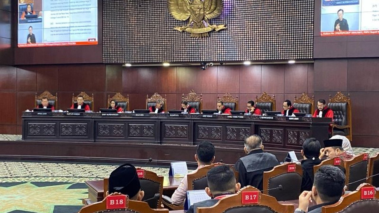 Mahkamah Konstitusi (MK) mendiskualifikasi pasangan calon (Paslon) nomor urut 3 Pilkada Mahakam Ulu 2024 karena terbukti melakukan pelanggaran terstruktur, sistematis, dan masif (TSM), sehingga Pemungutan Suara Ulang (PSU) akan segera dilaksanakan.