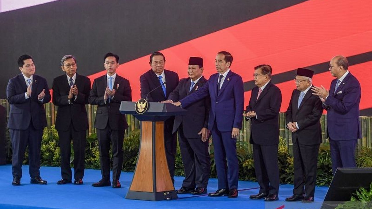 Pemerintah melalui Danantara akan mengelola Rp300 triliun lebih dana efisiensi untuk membiayai 20 proyek strategis nasional (PSN) guna mendorong industrialisasi dan hilirisasi.