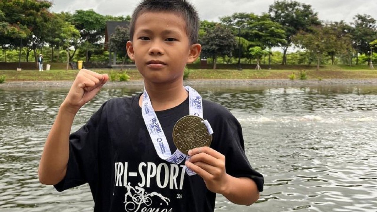 Atlet muda Ocean Swimming Jambi, Adskhan Habibi, raih juara pertama Aquathlon di Jakarta; dua atlet lainnya juga menorehkan prestasi membanggakan.