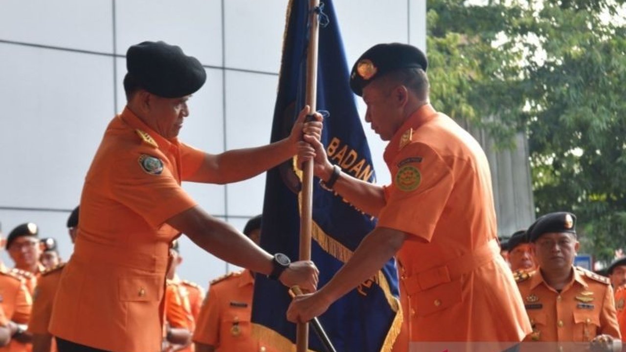 Mantan Kepala Basarnas, Kusworo, menekankan pentingnya edukasi SAR bagi masyarakat untuk mitigasi bencana, terutama di musim hujan, serta mengimbau masyarakat untuk menghubungi nomor darurat 115.