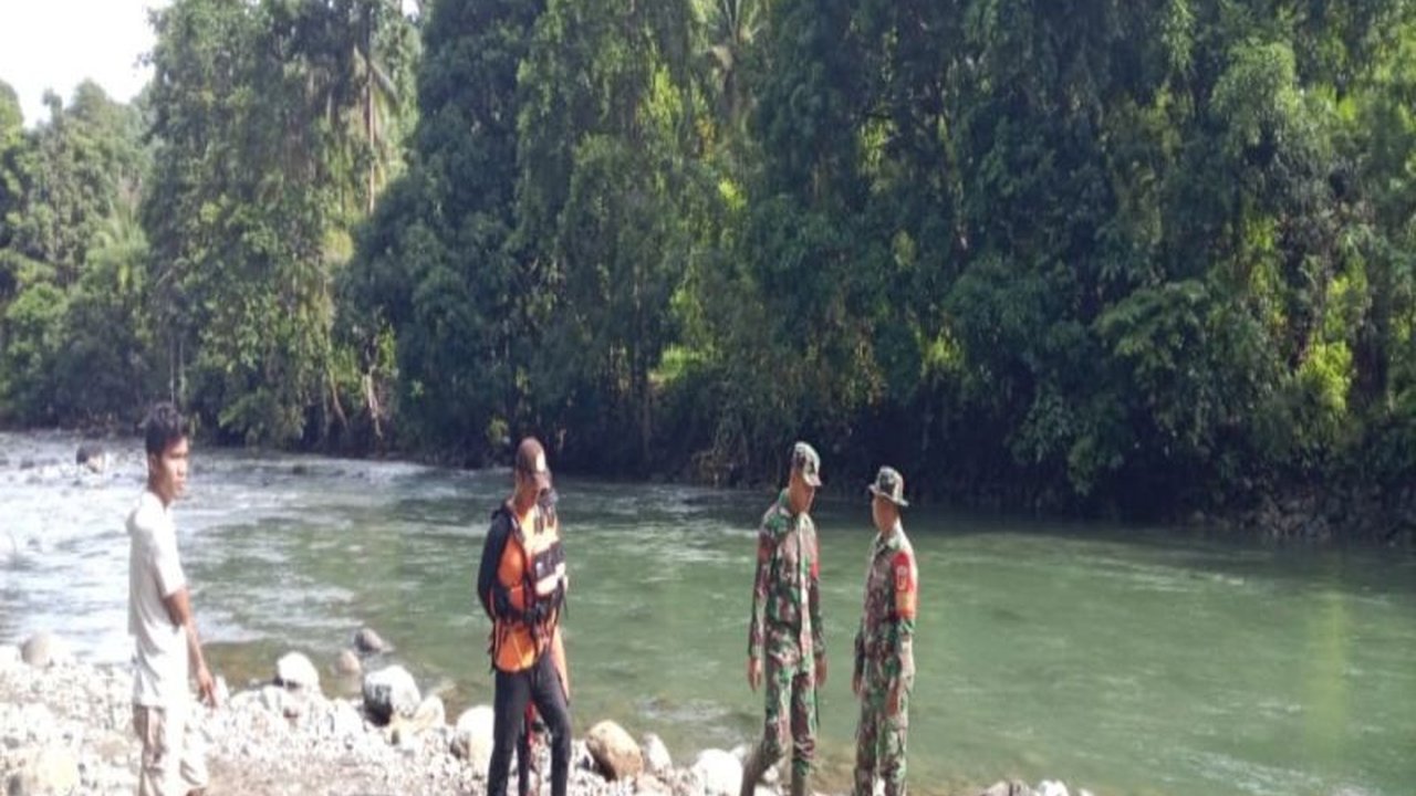 Tim SAR gabungan di Buol, Sulawesi Tengah, melanjutkan pencarian korban banjir, Saprin T Kasim (45), setelah satu korban lainnya ditemukan meninggal dunia.