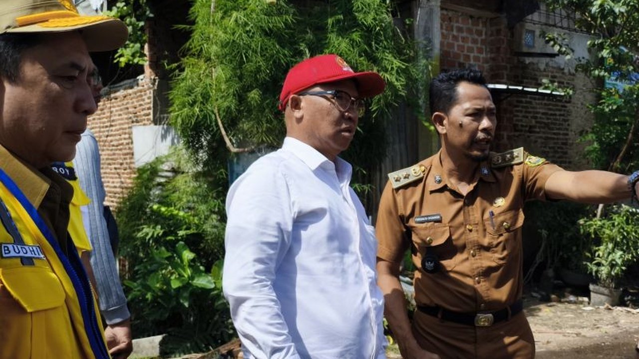 Anggota Komisi V DPR RI, Mukhlis Basri, meminta semua pihak untuk berhenti saling menyalahkan terkait banjir Bandar Lampung dan fokus pada solusi jangka panjang, termasuk normalisasi sungai dan relokasi warga.