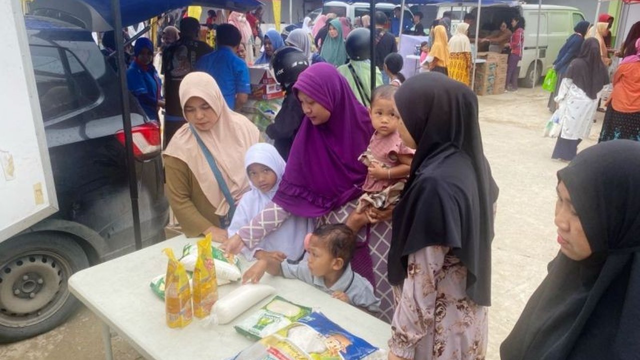 Bulog Samarinda menggelar 20 pasar murah di 20 titik berbeda untuk mencegah inflasi dan menstabilkan harga kebutuhan pokok selama Ramadhan dan Idul Fitri.
