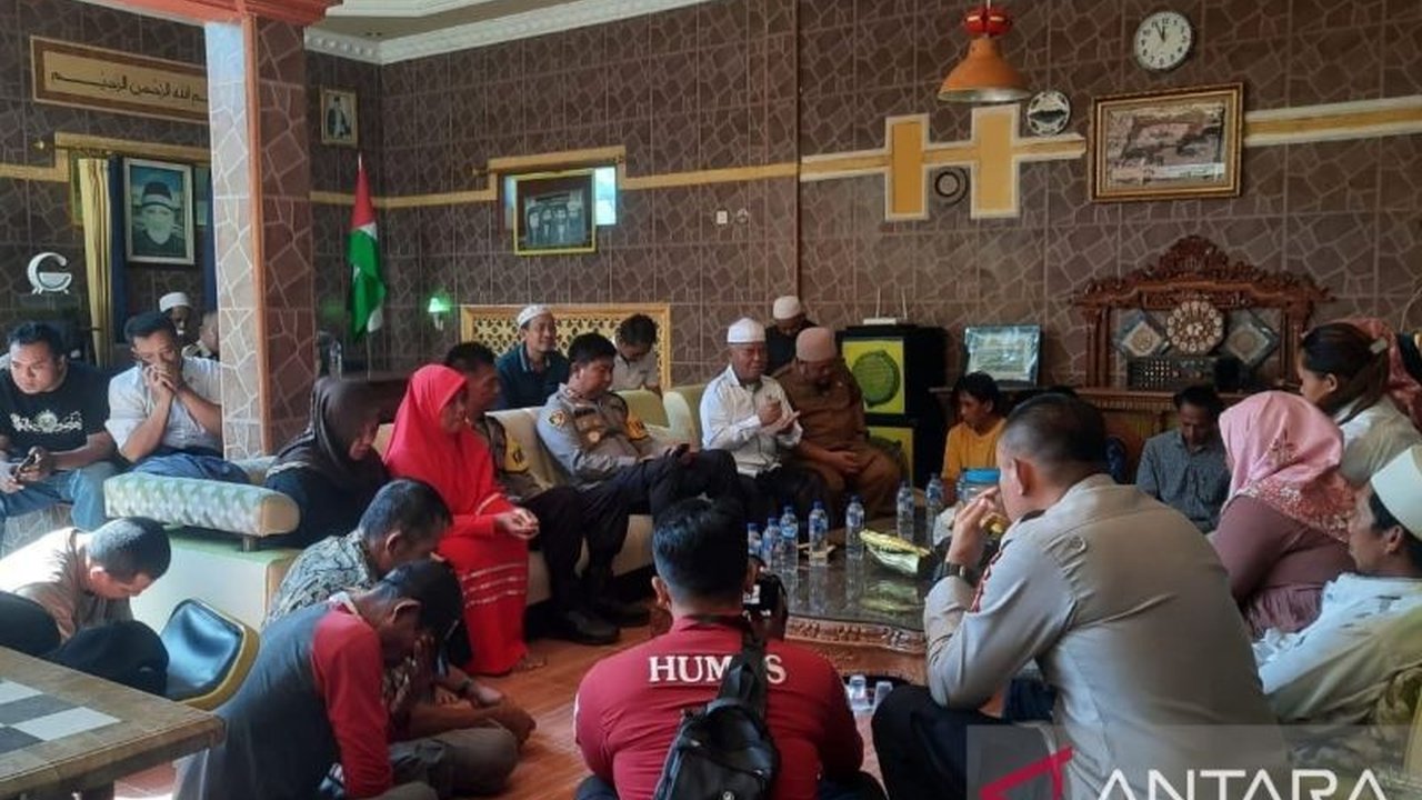 DPRD Kabupaten Sukabumi mengkritik lemahnya penanganan orang dengan gangguan jiwa (ODGJ) oleh Dinas Kesehatan dan Dinas Sosial, yang berujung pada kematian tragis Samson akibat amukan massa.
