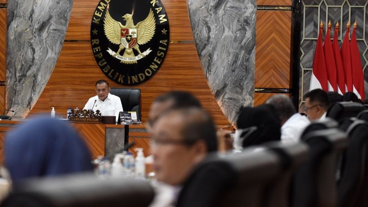 Polri kerahkan 164.278 personel untuk mengamankan titik-titik vital selama arus mudik dan balik Lebaran 2025, guna memastikan keamanan dan kelancaran perjalanan masyarakat.