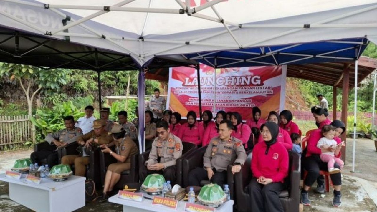 Polres Mamasa, Sulawesi Barat, meluncurkan Program Pekarangan Pangan Lestari dan Makanan Bergizi untuk meningkatkan ketersediaan dan aksesibilitas pangan bergizi bagi masyarakat Mamasa, dengan kolaborasi berbagai pihak.