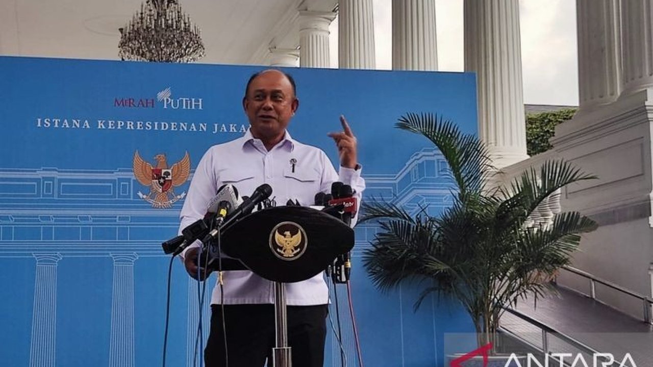 Kepala BGN, Dadan Hindayana, menekankan pentingnya peran pemerintah daerah dalam menyukseskan Program Makan Bergizi Gratis (MBG) yang dicanangkan Presiden Prabowo Subianto, mencakup penyiapan infrastruktur, pembinaan rantai pasok, dan penyaluran bantuan.