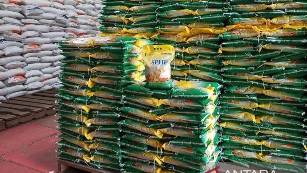 Pemerintah Kabupaten Natuna memastikan ketersediaan bahan pokok aman hingga Idul Fitri 1446 H, meskipun ada penundaan penyaluran beras SPHP dari Bulog.