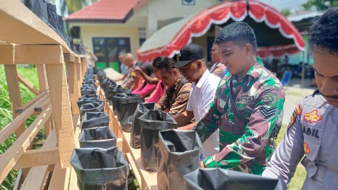 Polres Buru Selatan, Maluku, meluncurkan Program Pekarangan Pangan Lestari (P2L) untuk meningkatkan ketahanan pangan rumah tangga dan mencegah kelangkaan bahan makanan di daerah.