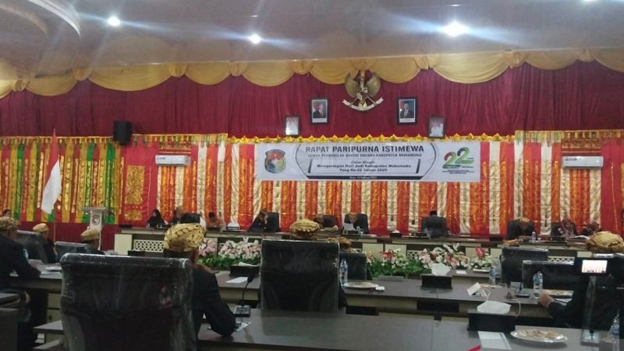 DPRD Mukomuko menggelar rapat paripurna memperingati Hari Jadi ke-22, menekankan sinergi eksekutif-legislatif dan kepedulian untuk pembangunan daerah.
