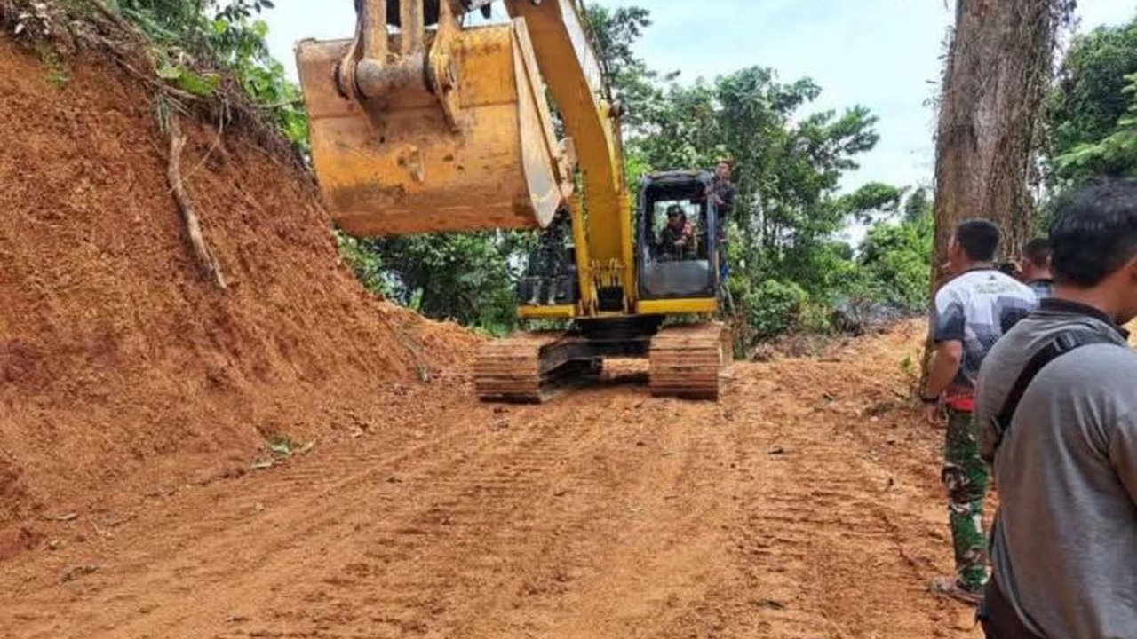 Kodim 1427 Pasangkayu membangun jalan sepanjang empat kilometer di Desa Benggaulu, Sulawesi Barat, melalui program TMMD ke-123 untuk meningkatkan akses ekonomi dan kesejahteraan petani.