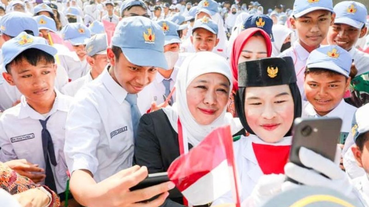 Pemprov Jatim luncurkan Program Ramadhan Produktif untuk siswa SMA/SMK selama libur Ramadhan, memadukan kegiatan akademik, spiritual, dan sosial agar tetap produktif.