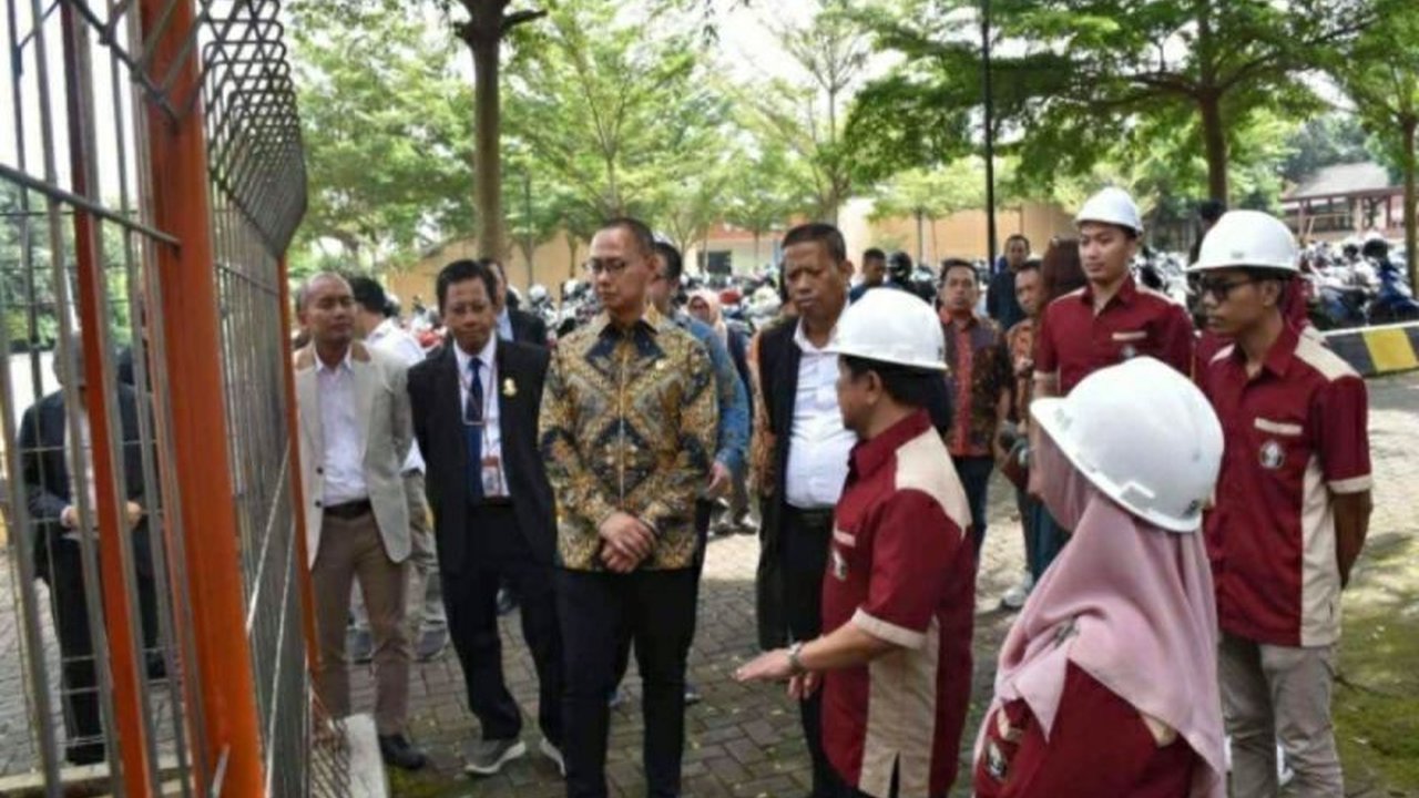 Wakil Ketua MPR Eddy Soeparno optimistis distribusi BBM tetap lancar jelang Ramadhan dan Idul Fitri meskipun ada kasus dugaan korupsi di Pertamina.