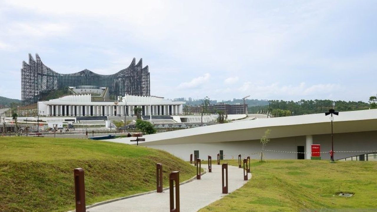 Kota Nusantara, ibu kota baru Indonesia, menerima suntikan investasi swasta senilai Rp1,2 triliun untuk pembangunan berbagai gedung, termasuk perkantoran, hotel, dan kampus, dari lima investor yang telah menandatangani perjanjian kerja sama.