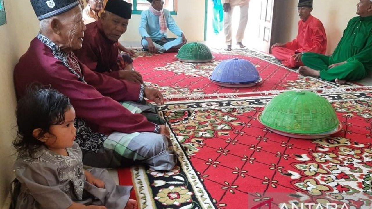 Tradisi kenduri arwah masih lestari di Kepri, mempererat silaturahmi dan nilai-nilai keislaman menjelang Ramadhan.