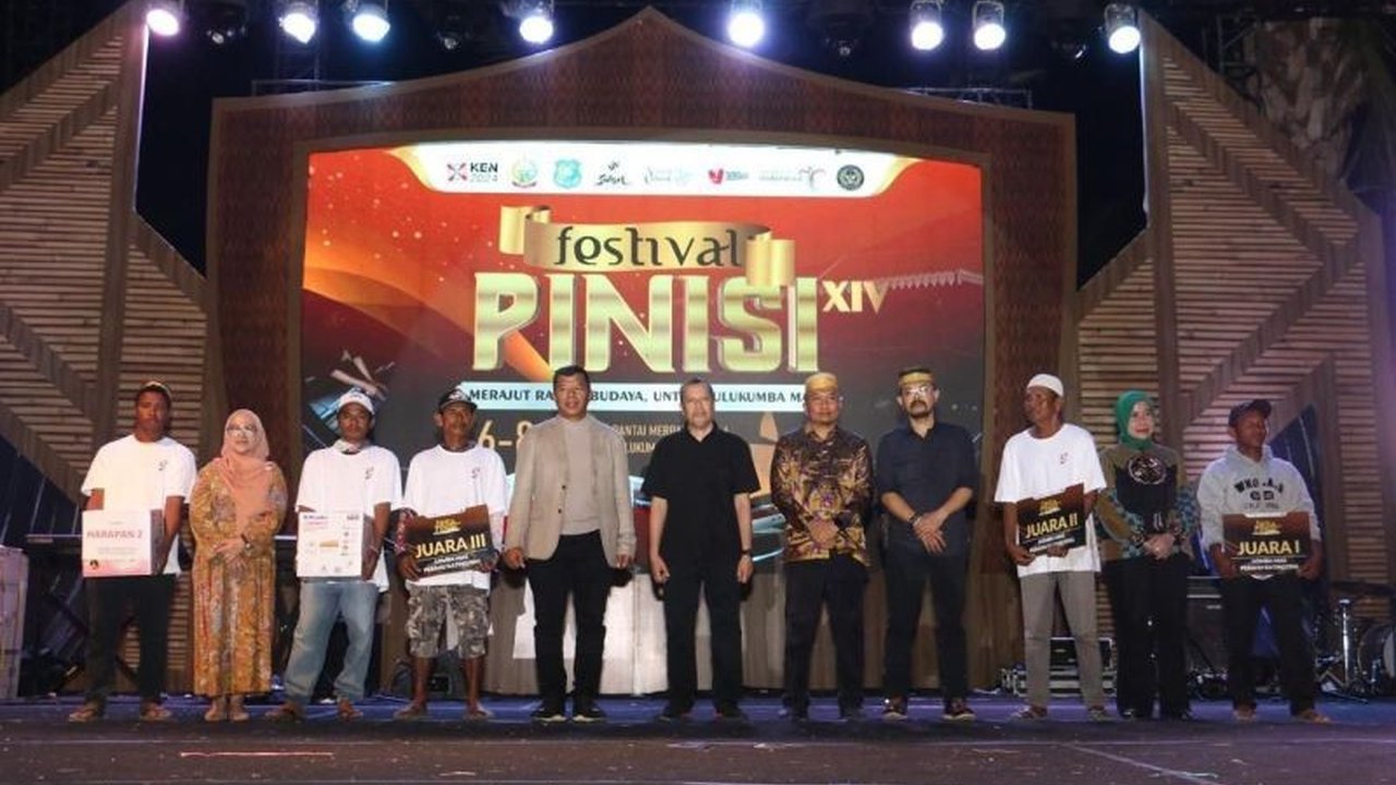 Festival Pinisi, acara tahunan di Bulukumba, resmi masuk dalam Karisma Event Nusantara (KEN) 2025 Kemenparekraf, mendorong pariwisata dan ekonomi kreatif daerah.
