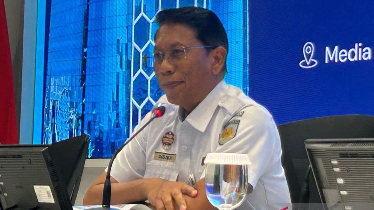 PT Kereta Api Indonesia (KAI) menambah 54 kereta api dan 1.080 perjalanan untuk mengantisipasi lonjakan pemudik selama Lebaran 2025, dengan total kapasitas tempat duduk mencapai 4.568.838.