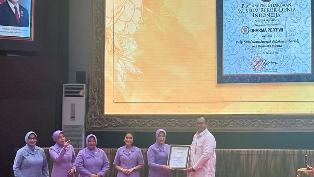 Jelang HUT ke-61, Dharma Pertiwi memecahkan rekor MURI dengan menggelar bakti sosial serentak terbanyak di 1.496 titik di Indonesia, menebar kepedulian kepada warakawuri, anak yatim, dan penyandang disabilitas.