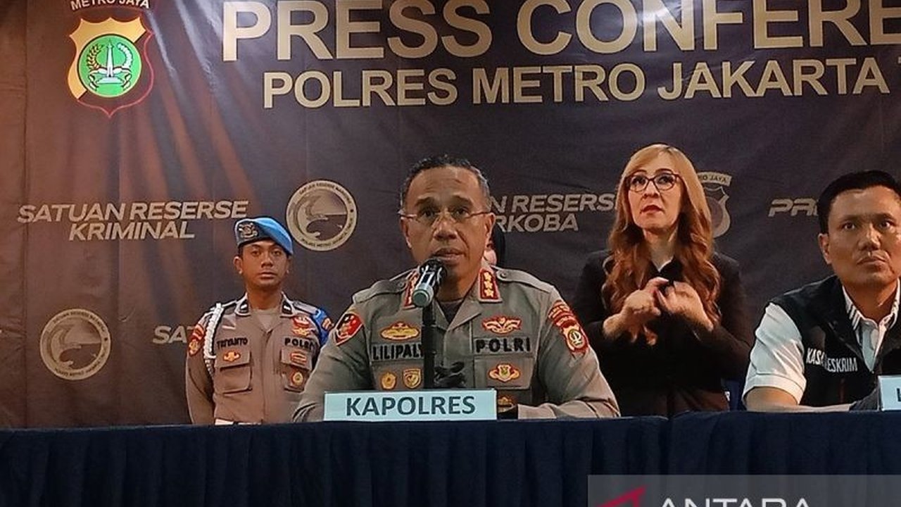 Polisi menangkap ayah tiri di Jakarta Timur yang telah mencabuli anak sambungnya selama bertahun-tahun, sejak korban masih duduk di bangku kelas 3 SD hingga SMP.