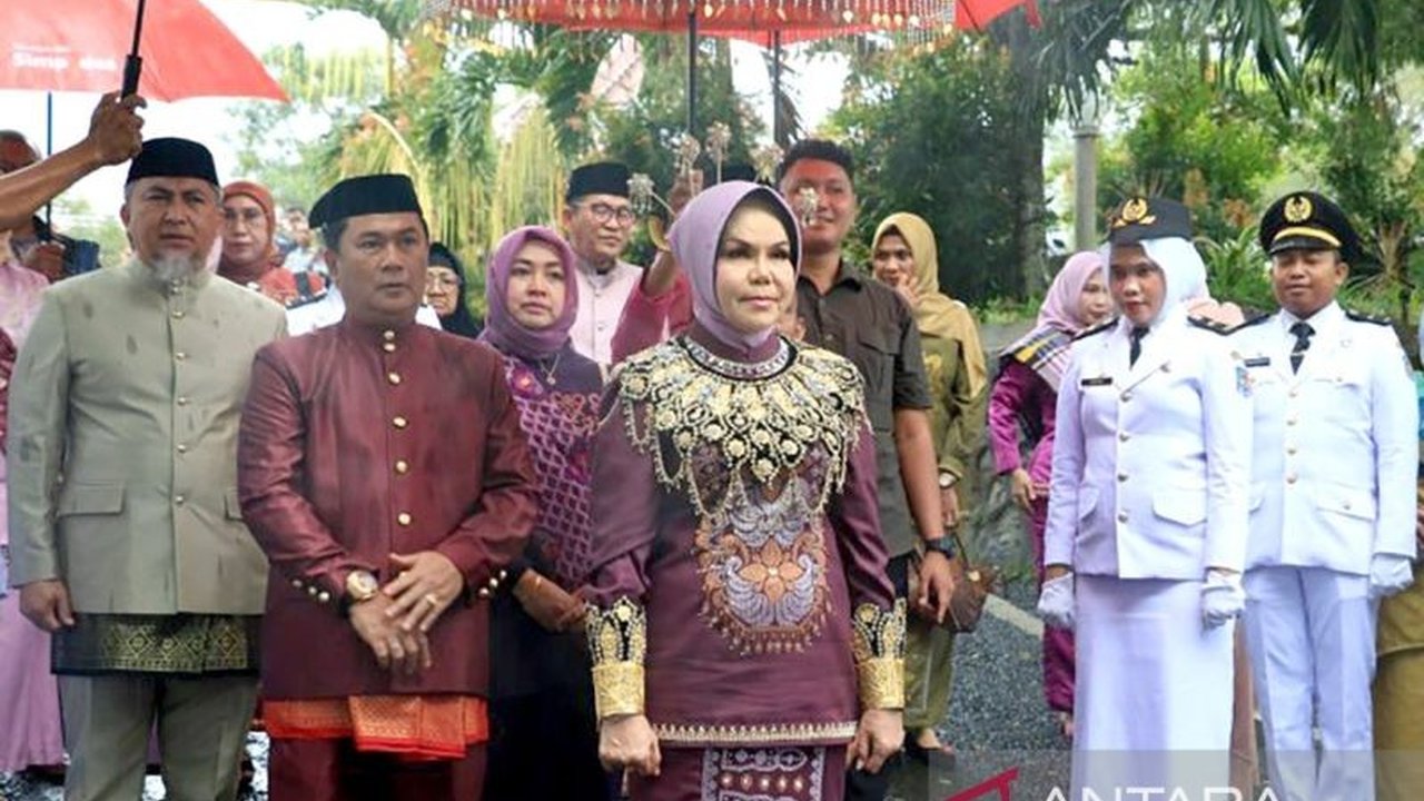 Mantan Bupati Bone Bolango, Merlan Uloli, menyerukan dukungan penuh kepada Bupati Ismet Mile dan Wakil Bupati Risman Tolingguhu, serta mengajak masyarakat menjaga kebersihan dan mendukung UMKM daerah.