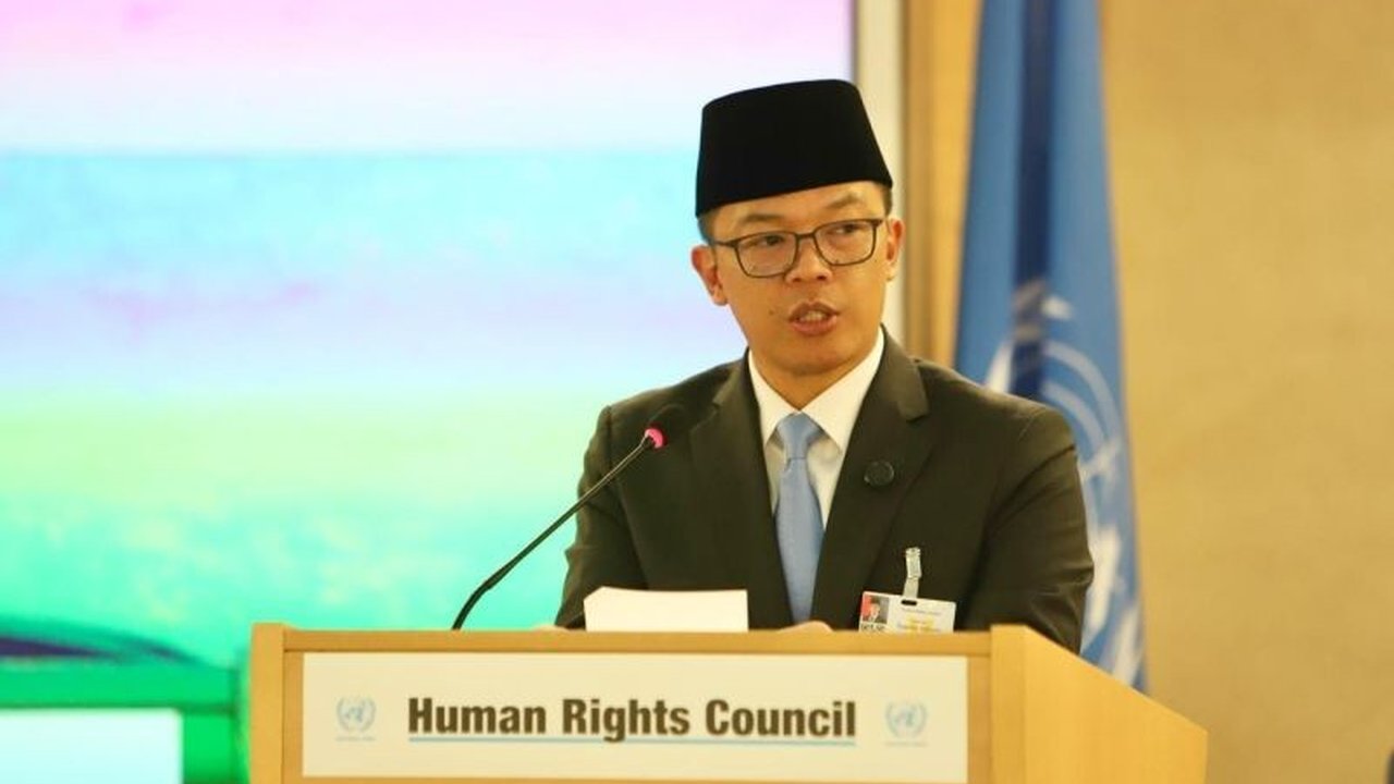 Menteri Luar Negeri RI, Sugiono, menegaskan komitmen Indonesia pada keadilan sosial dan kesejahteraan rakyat dalam Pertemuan Tingkat Tinggi Dewan HAM PBB ke-58 di Jenewa, menekankan pentingnya HAM sebagai jantung kebijakan nasional dan menolak double stan