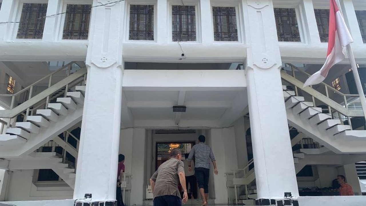 Masjid Cut Meutia Jakarta Pusat akan menggelar Ramadhan Jazz Festival 2025 pada 14-15 Maret mendatang, menampilkan musisi ternama dan menyisihkan keuntungan tiket untuk donasi sosial.