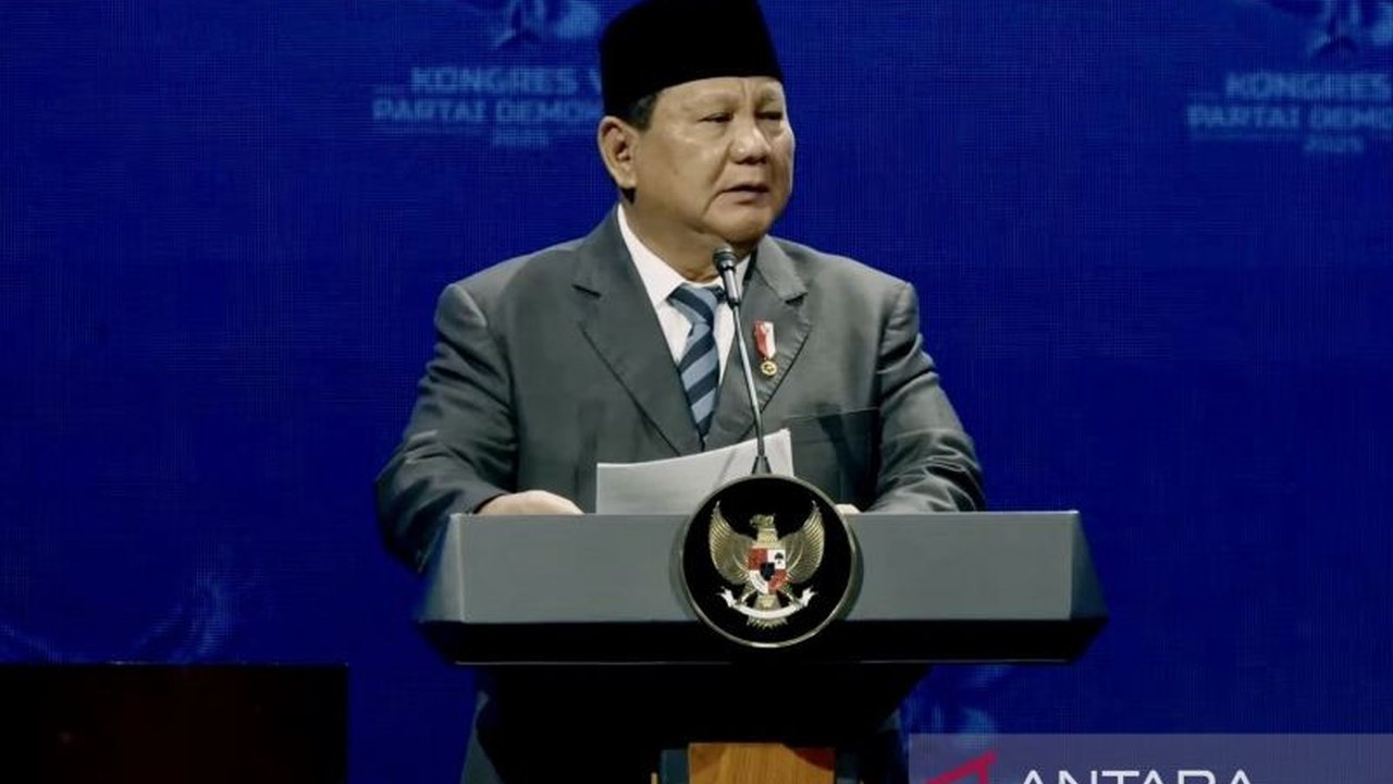 Presiden Prabowo Subianto bersama Wapres Gibran dan Mensesneg Prasetyo Hadi menghadiri penutupan Kongres Partai Demokrat ke-6, menandai dukungan kuat partai tersebut pada pemerintahan.