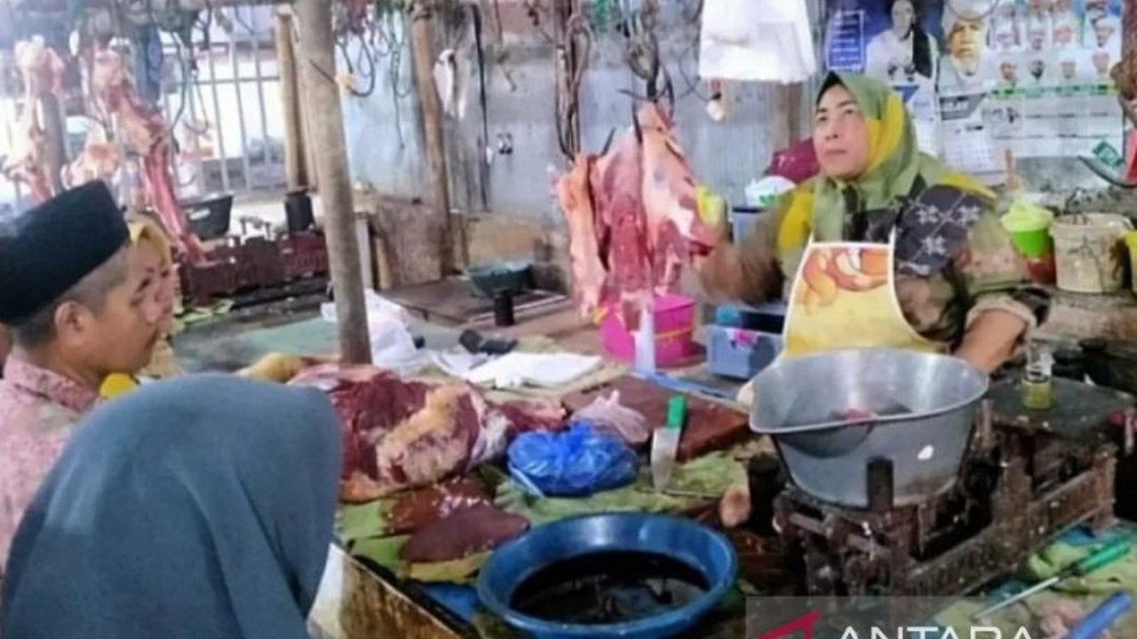 Pemerintah Kabupaten Sampang memastikan ketersediaan bahan pokok aman selama Ramadhan 1446 H, setelah melakukan pemantauan langsung ke pasar dan distributor.