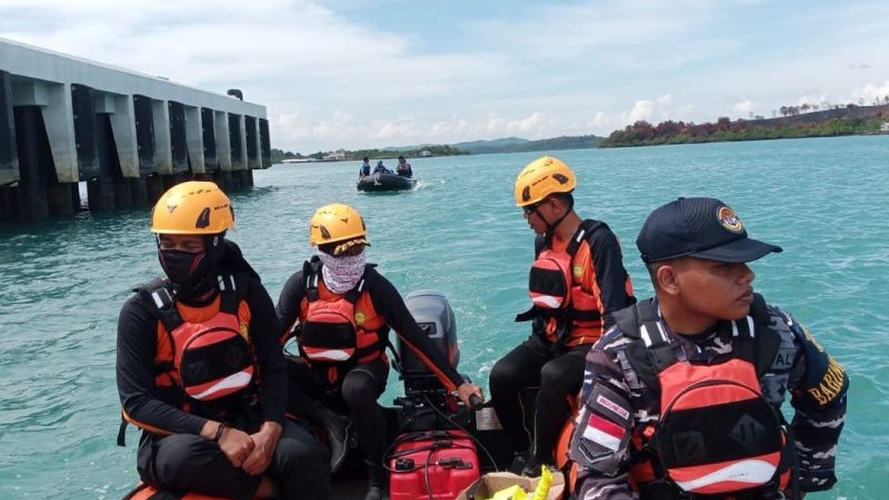 Tim SAR Tanjungpinang berhasil menemukan jasad Alamsyah, pemuda 20 tahun yang melompat dari Jembatan 4 Barelang, setelah pencarian selama dua hari.