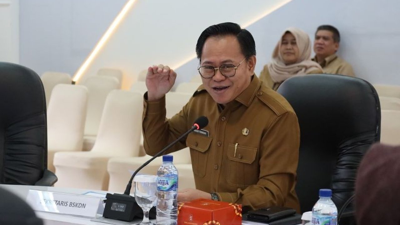 Sekretaris BSKDN Kemendagri sebut pilkada krusial tentukan arah kepemimpinan daerah;  pakar soroti peran partai politik dan teknologi dalam mewujudkan pilkada yang efektif, efisien, dan demokratis.
