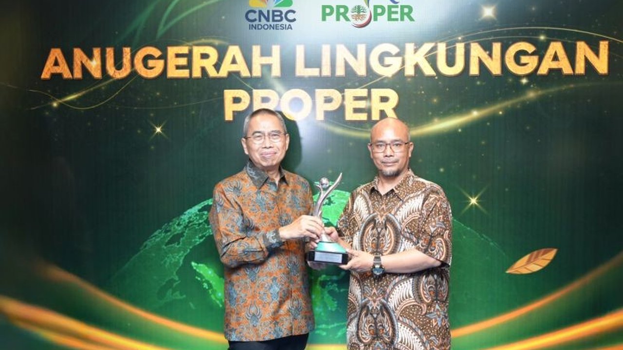 PT J Resources Bolaang Mongondow (JRBM) meraih penghargaan Proper Hijau dari KLH berkat komitmennya terhadap prinsip Environmental, Social, and Governance (ESG) dalam operasional pertambangan.