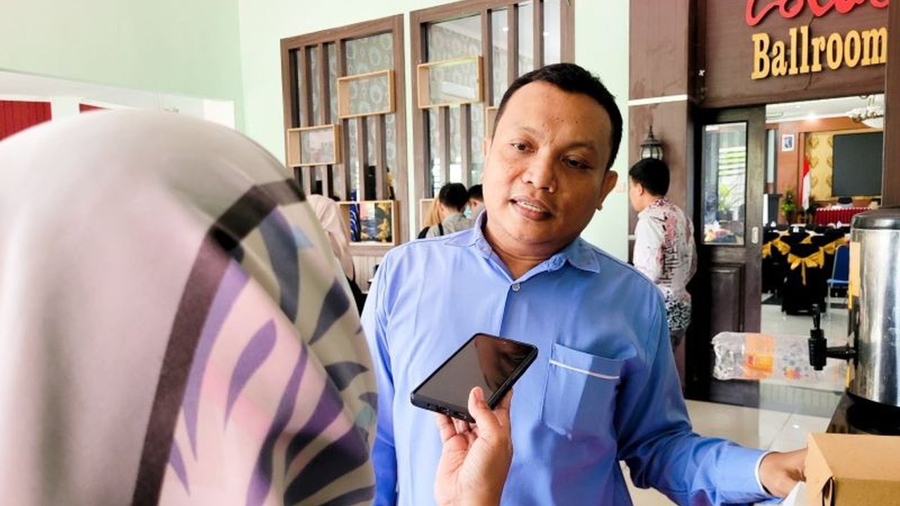 Dekan Fisip Unars memberikan apresiasi kepada KPU Situbondo atas keberhasilannya meningkatkan partisipasi pemilih Pilkada 2024 hingga 79,01 persen, melampaui capaian Pilkada 2019.