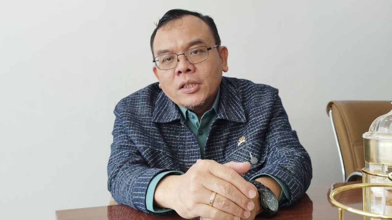 RUU Kepariwisataan digagas untuk mengenakan pajak wisata kepada WNA, meningkatkan pendapatan negara, dan mengembangkan desa wisata di Indonesia.