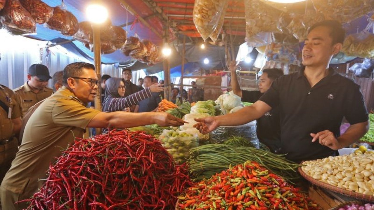 Pemerintah Kota Tangerang menemukan kenaikan harga telur hingga Rp30.000 per kilogram menjelang Ramadhan dan berupaya menstabilkan harga pangan melalui operasi pasar dan Gerakan Pasar Murah.