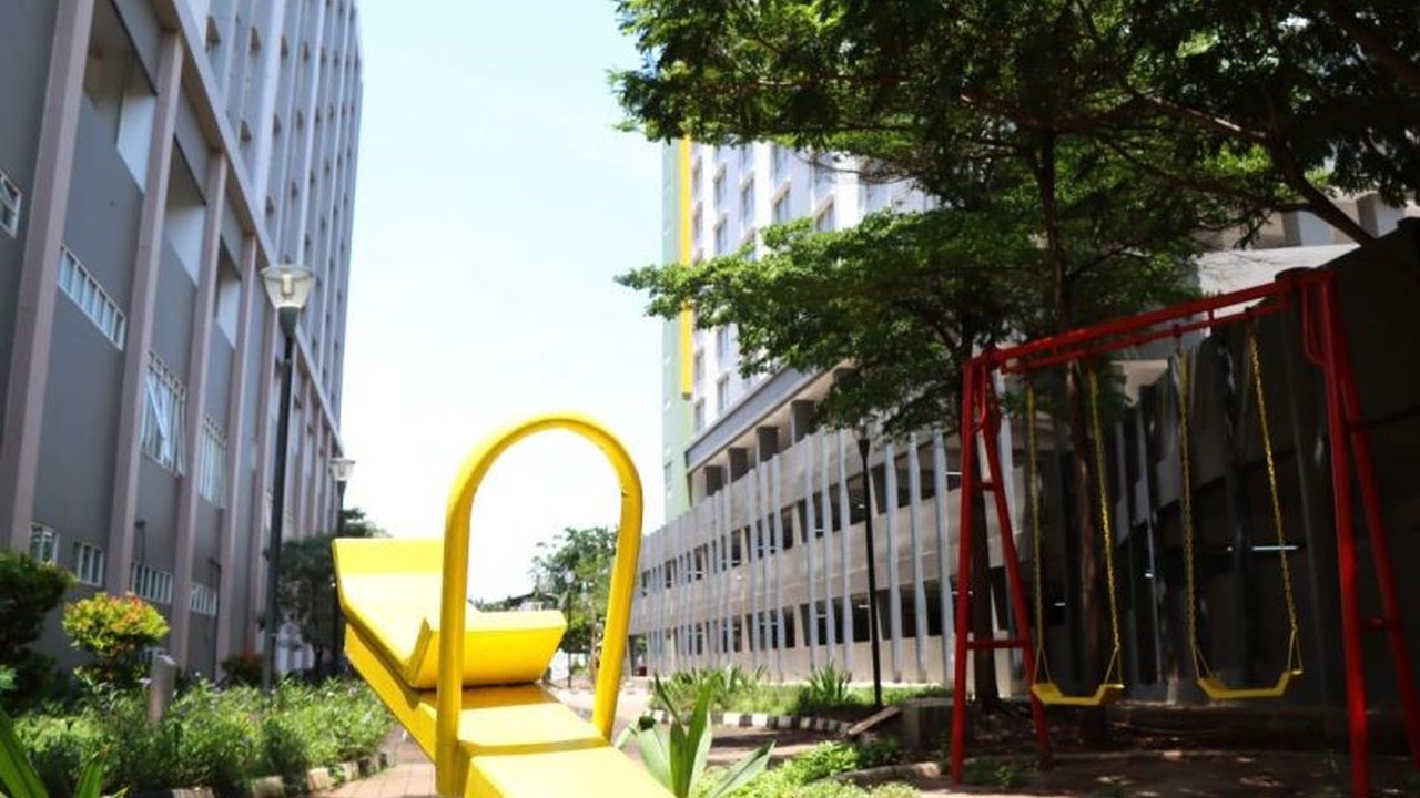 Menteri PKP, Maruarar Sirait, menargetkan revitalisasi Wisma Atlet Kemayoran rampung pada April 2025 dan akan diresmikan Presiden, menyediakan hunian layak bagi ASN, TNI, Polri, dan MBR.